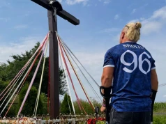 Skolim o kulach modli się przed krzyżem. Wyjątkowa prośba artysty