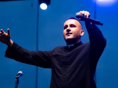 Rapujący duchowny i Rodzina Pospieszalskich. Wyjątkowy koncert upamiętnił rocznice śmierci ks. Romana Kotlarza