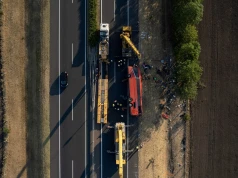 Przesłuchania po wypadku autokaru na Węgrzech. Policja podjęła decyzję ws. kierowców
