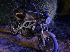 Wypadek z udziałem motocykla w Hałcnowie. Ranny kierowca jednośladu w szpitalu