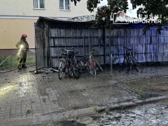 Kłęby czarnego dymu nad miastem. Płonęła altana i rowery na Mokotowie