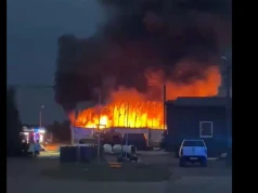 Pożar w sortowni odpadów. W akcji bierze udział 100 strażaków