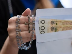 Jak Polacy handlują kościelnymi zaświadczeniami. Bierzmowanie za 250 zł, "karta spowiedzi" za 100 zł
