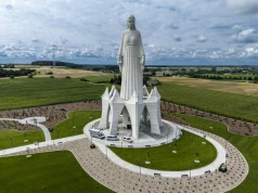 Pomnik Maryi w Konotopiu. Wielki monument, mało duchowości?