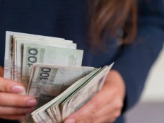 Wzięła 80 tys. zł pożyczki i wypłaciła oszczędności. Bank nie zareagował