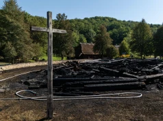 Ze spalonego Kościoła ocalał krzyż. Zdjęcia z Sanoka przykuwają uwagę