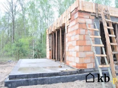 Ile trzeba mieć pieniędzy na własny dom? W 2026 roku odpowiedź może zaboleć