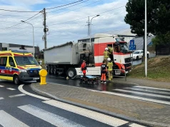 Ciężarówka staranowała kilka samochodów na Krakowskiej. Droga całkowicie zablokowana