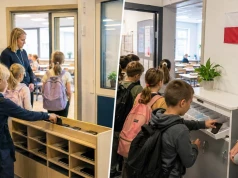 Kolejny kraj wyrzuca smartfony ze szkół. Polskę też to czeka