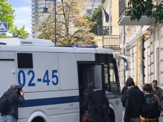 Rosyjski Sąd Najwyższy rozpatruje skargę antywojennej partii Jabłoko. Dochodzi do zatrzymań