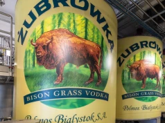 Spór na rynku alkoholi. Sąd zakazał sprzedaży i reklamowania produktu