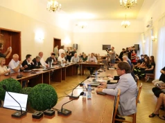 Sesja nadzwyczajna Rady Miejskiej w Wieluniu – burmistrz nie zmienił zdania w sprawie wozu dla OSP Gaszyn. Co dalej z dotacją? (zdjęcia)