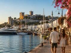 To tam Polacy polecą na wakacje we wrześniu. Tureckie "Santorini" zachwyca