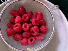 Nigdy nie myj malin w ten sposób. W kilka minut pozbędziesz się robaków