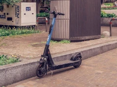 Hulajnoga uszkodziła ci auto? UFG nie wypłaci ani złotówki. Zostaje ugoda albo sąd