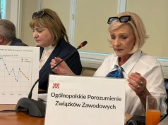 Premier obiecywał, że rozwiąże sprawę wynagrodzeń. "No to się go o to zapytamy"