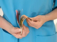 Polacy zszokowani wysokością zarobków lekarzy. A studenci gnają na kierunki medyczne