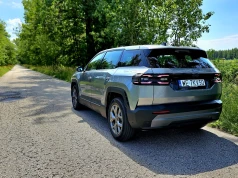 Prawie 850.000 samochodów Jeep, Dodge, Chrysler i Ram z usterką. Kamera cofania może przestać działać