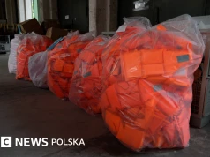 Niemcy walczą z gangami przemytników migrantów. BBC w tajnym policyjnym magazynie