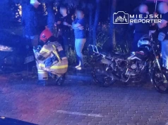 Pijany kierowca motoroweru uderzył w dwa auta i trafił do szpitala