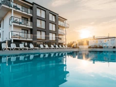 Sarbinowo 500 m od morza 🌊 Apartamenty z basenem i wyżywieniem 🏊 Pobyt dzieci do 12 lat gratis