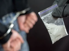 Miechów: Schował narkotyki w bieliźnie, ale policjanci i tak je znaleźli