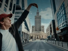 Lewandowski, Rubik i Jesse Eisenberg. Jest nowy spot promujący Polskę