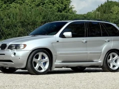 BMW X5 z 2000 roku dostało V10 z M5 i manualną skrzynię