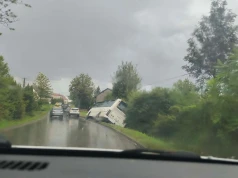 Autobus wpadł do rowu w Harcie w powiecie rzeszowskim. Trwa akcja ratunkowa