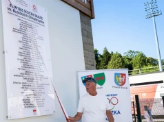 Kacper Tomasiak, Paweł Wąsek i inni na pamiątkowej tablicy w Szczyrku
