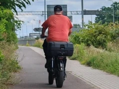 Potrącił rowerzystkę pojazdem elektrycznym i uciekł. Poszkodowana ma liczne obrażenia. "Czeka mnie rekonstrukcja szczęki"