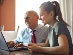 Oszustwa internetowe: to młodzi częściej niż seniorzy padają ofiarą fałszywych urzędów