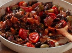 Prawdziwa sycylijska caponata. Prosty przepis na włoską potrawkę z bakłażana