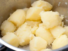 Gnije i fermentuje w jelitach. Lepiej nie łącz tego z ziemniakami. Tłumaczy dietetyk