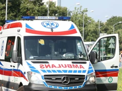 Międzyrzecz. Mężczyzna w oknie na czwartym piętrze, wezwano policję