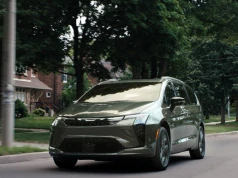 Chrysler reklamuje rodzinnego vana hasłem STFU!. Tak, naprawdę to zrobili