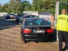 Ukrainiec demolował auta na plaży nad Dzierżnem Dużym