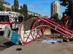 Tragedia w Kijowie. Rozpędzone auto wjechało w przystanek, są ofiary