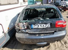 Pijany Ukrainiec z zakazem zdemolował 10 aut. Sąd uznał, że wystarczy dozór