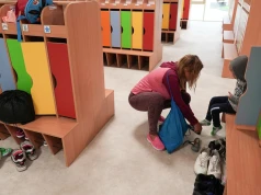 Adaptacja w przedszkolu. Rodzice mają problem z zapanowaniem nad emocjami. "Chodzę i ryczę"