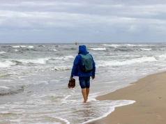 Sprzątał plażę nad Bałtykiem i natknął się na skarb. Może być wart nawet 10 tys. zł