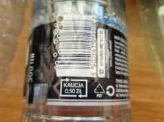 Znaczek kaucji jest do bani. Kręcę butelką, by go znaleźć, a co mają zrobić niewidomi?