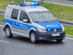 Na S12\S17 w Jakubowicach Konińskich auto uderzyło w bariery. Zablokowane dwa pasy ruchu