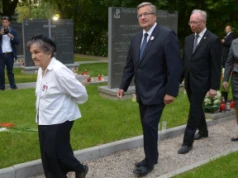Wanda Traczyk-Stawska: na Cmentarzu Powstańców Warszawy musi stanąć krzyż (archiwalne wideo)