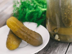 Nigdy nie łącz z ogórkami kiszonymi. Zalega w jelitach i powoduje wzdęcia