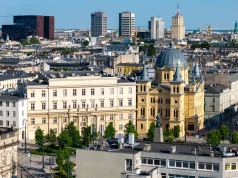 Zamiast pomagać ludziom, odpisują maszynom. Kompletny absurd w polskim samorządzie