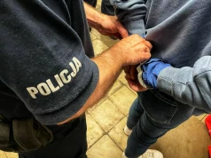 Rozbój w Opolu. 27-latek ciężko pobił kobietę i zabrał jej… ładowarkę