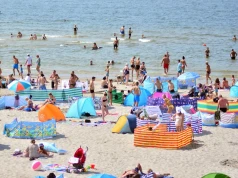 Skandaliczne zachowanie turystów na plażach w Polsce. „Skrajnie nieodpowiedzialne”