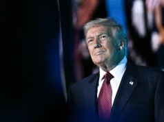 Cios za ciosem. Czarny sierpień Donalda Trumpa