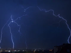 Noc grozy nad Polską. Ostrzeżenia przed burzami, silnym wiatrem i podtopieniami